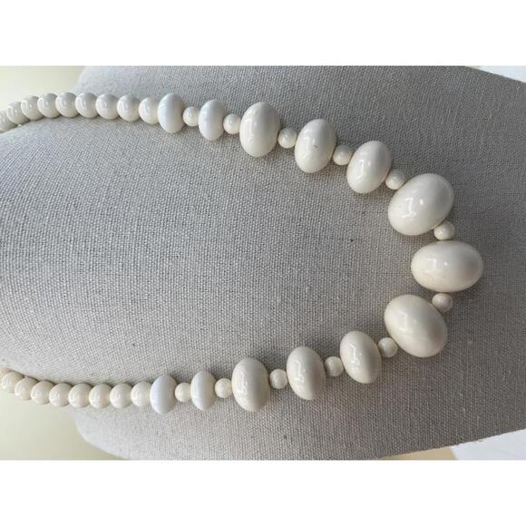 Other - Chunky White Beaded Necklace